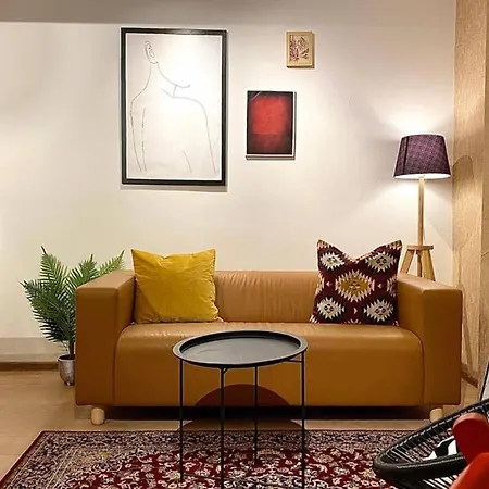 Re-imagined 90s Suit, Next To Vitosha Blvd. Apartamento